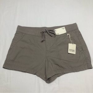 Mid rise shorts